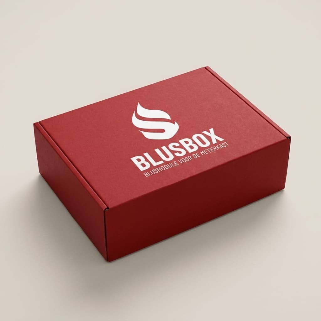 Gesloten rode Blusbox-verpakking met het logo en de tekst blusmodule voor de meterkast
